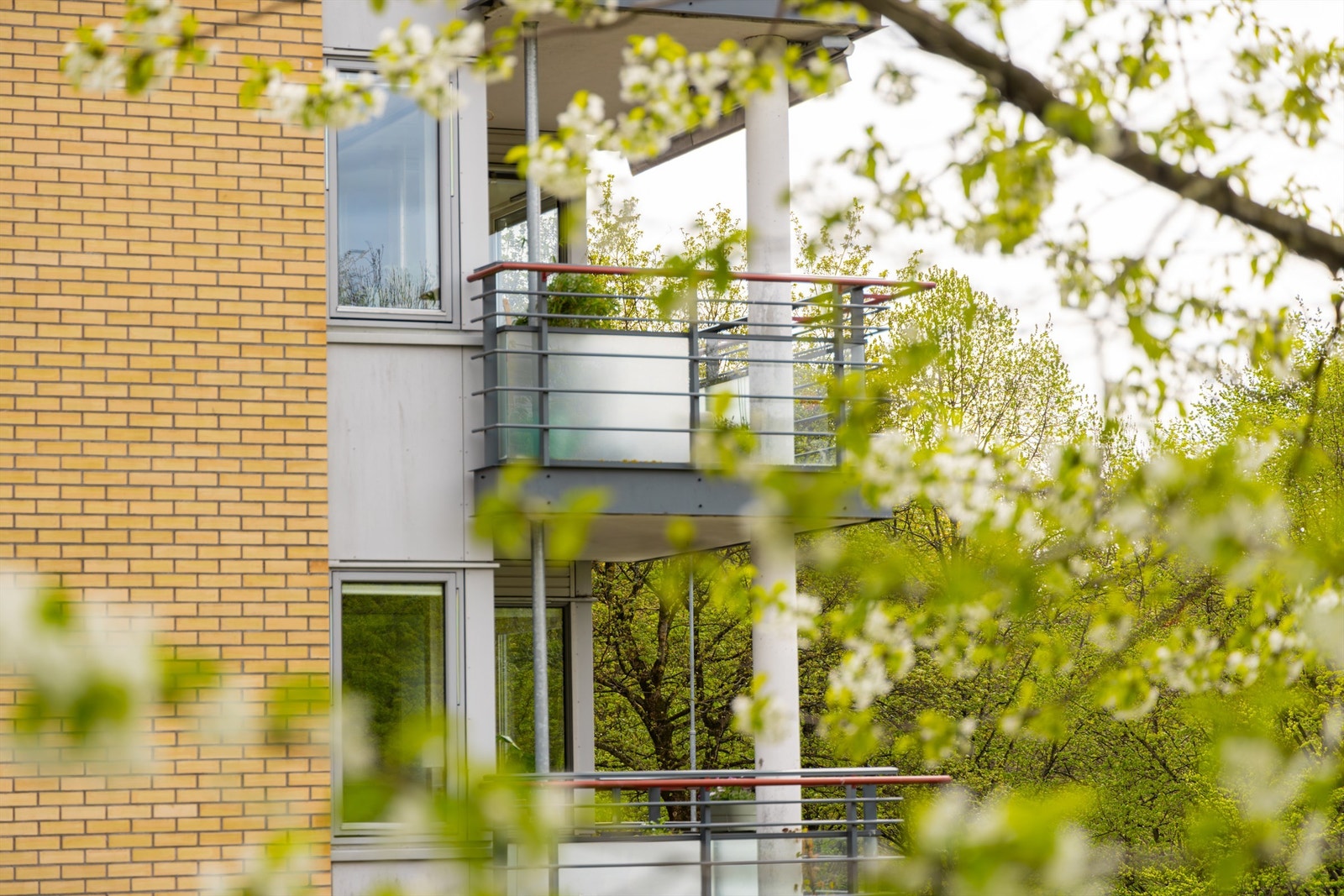 Leiligheten ligger fint til i byggets 2. etasje. Galleribilde