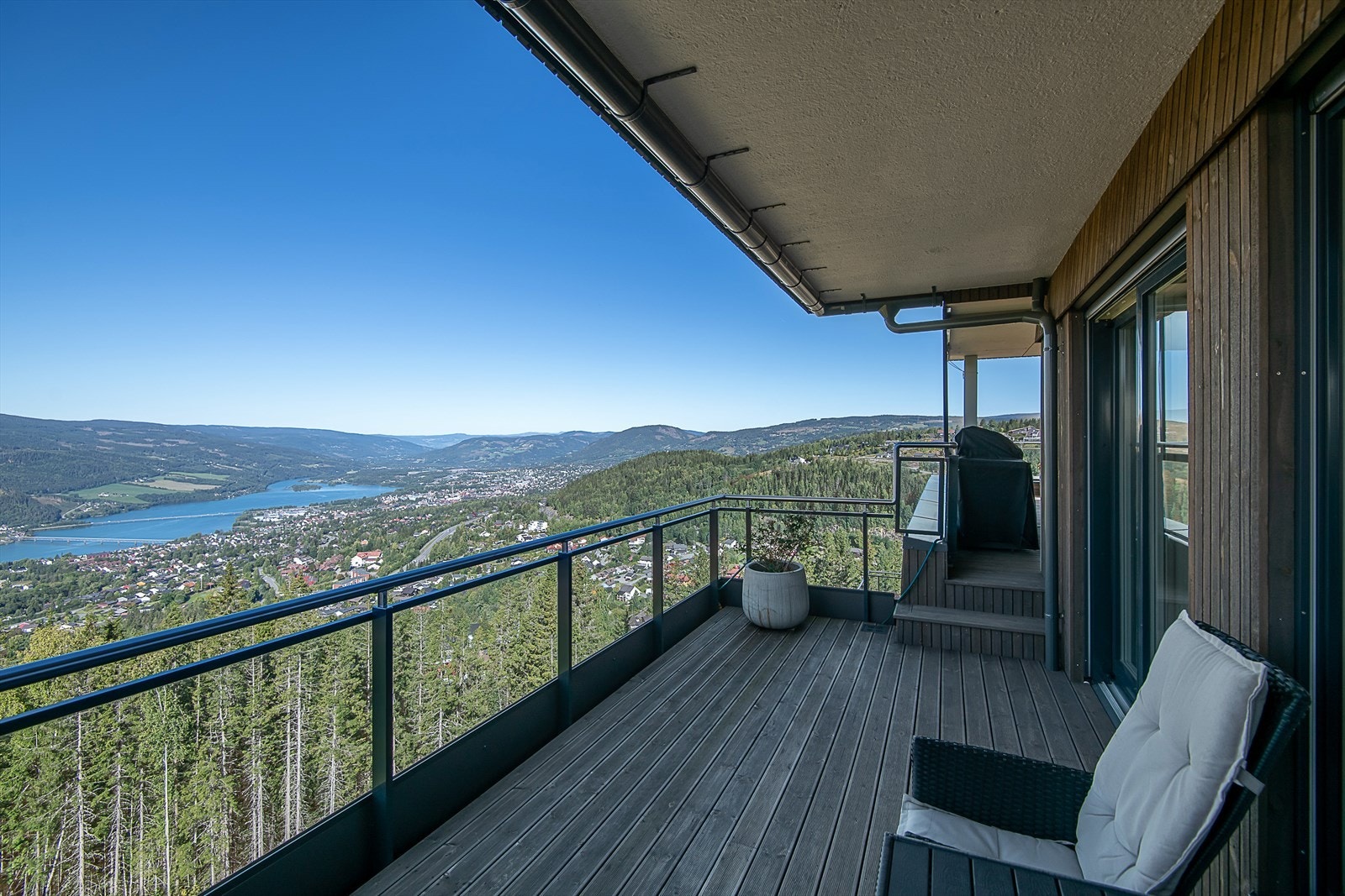 Terrasse mot vest. Galleribilde