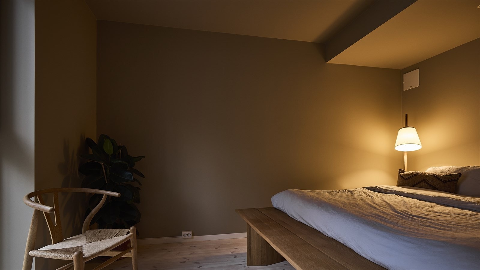 Soverommet i hovedetasjen har god plass til møblering av annet ønskelig møblement. Galleribilde
