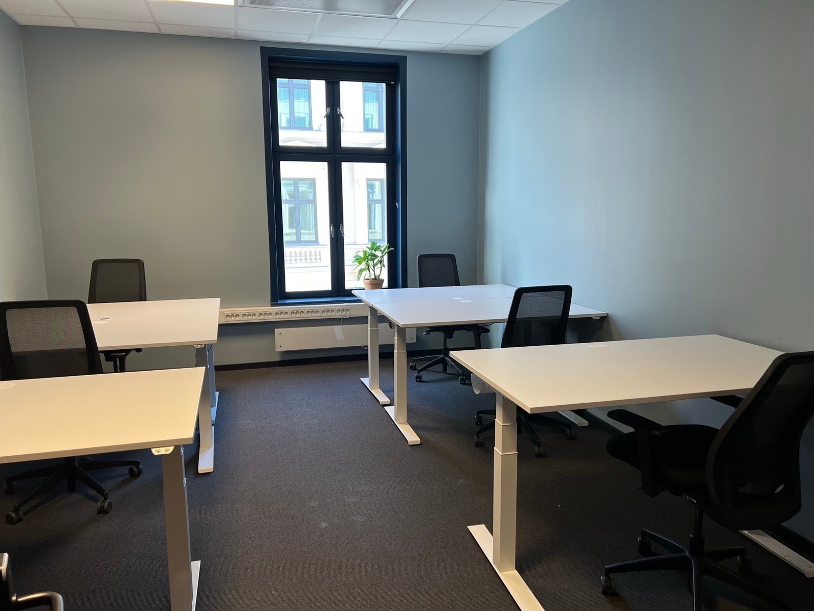 Kontor 306 med 6 kontorplasser. 25,5 kvm kr. 34.000 pr. mnd eks. Galleribilde