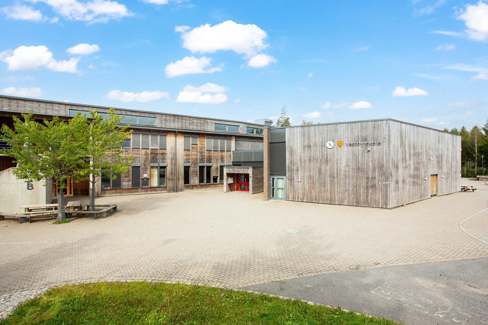 Vestby skole ligger ca. 5 min. unna eiendommen. Galleribilde
