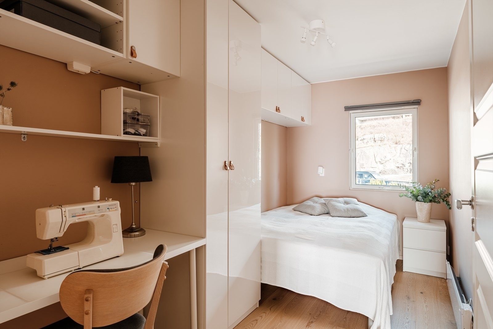 Soverom III er i dag innredet som kontor og gjesterom. Galleribilde