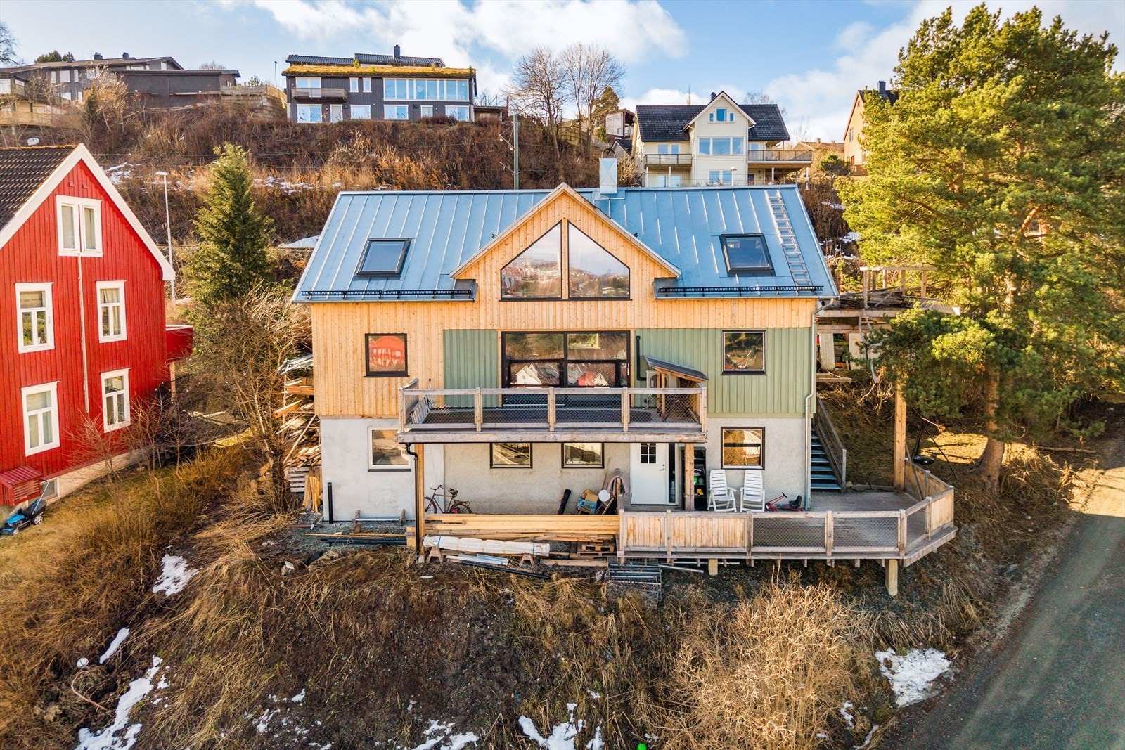 Boligen er påbygget og går nå over tre etasjer. Galleribilde