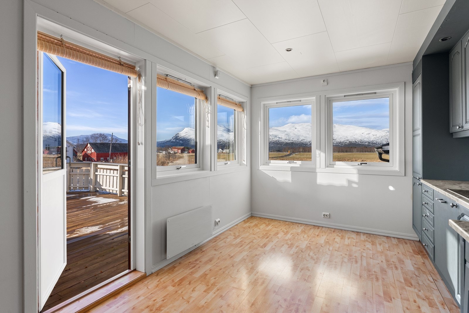Huset har montert Vannfilter ved inntak og Waterguard vannstopp
med 3 stk. trådløse sensorer. Galleribilde