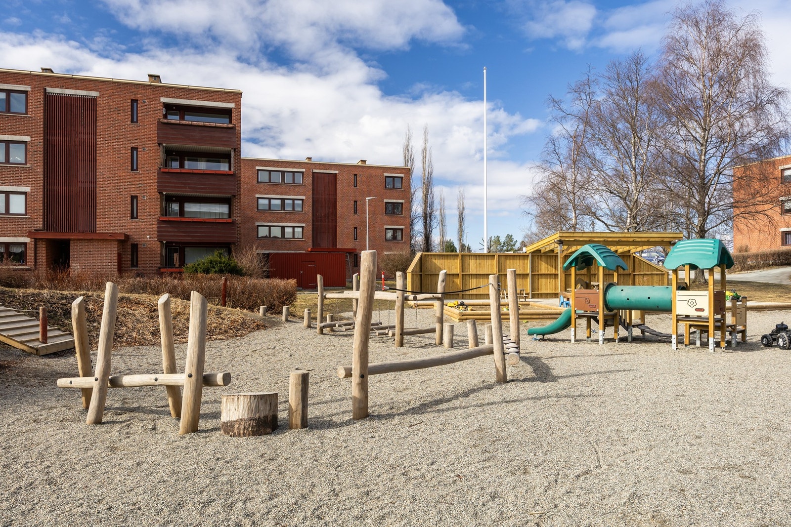 Stor og fin lekeplass like ved. Galleribilde