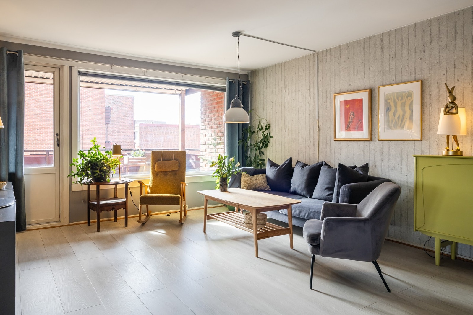 Store vindusflater som gir godt med naturlig lysinnslipp. Galleribilde