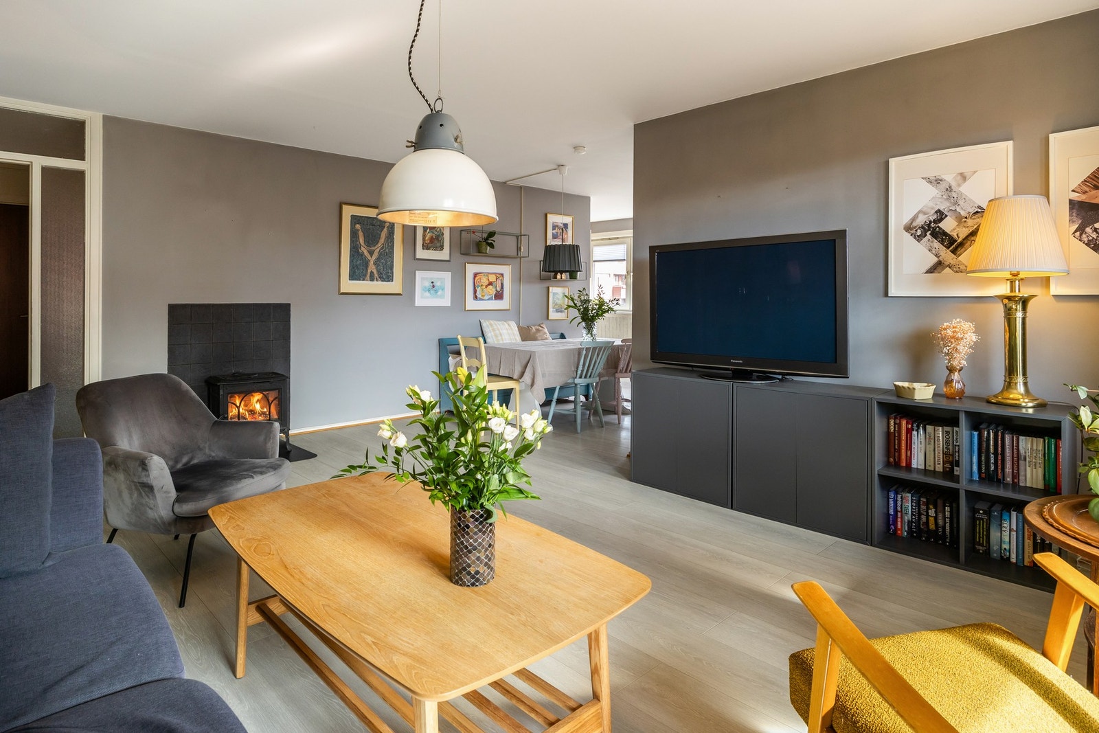 Leiligheten har en stue på ca 34 kvm. Galleribilde