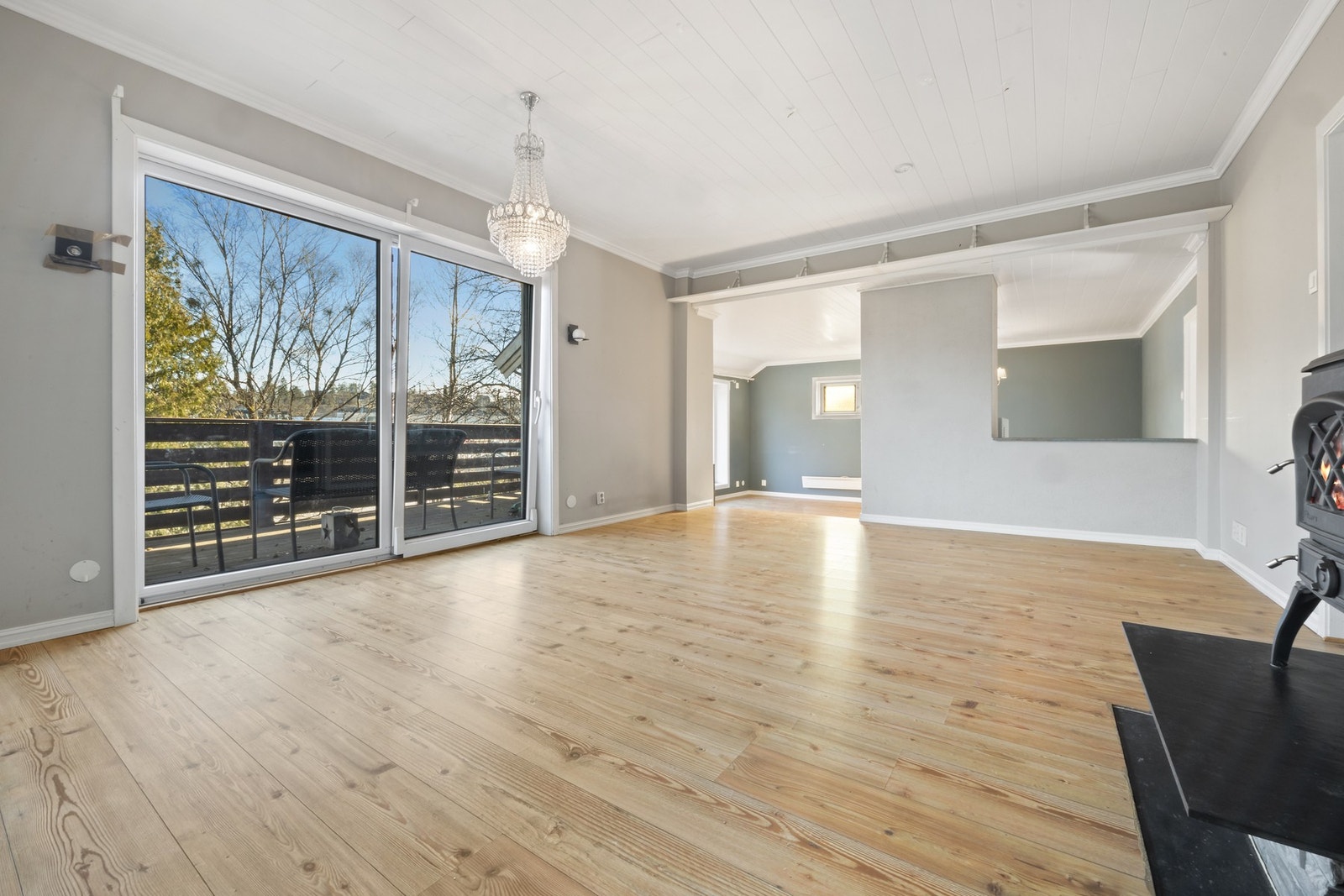 Utgang til balkong fra stuen/spisestuen. Galleribilde