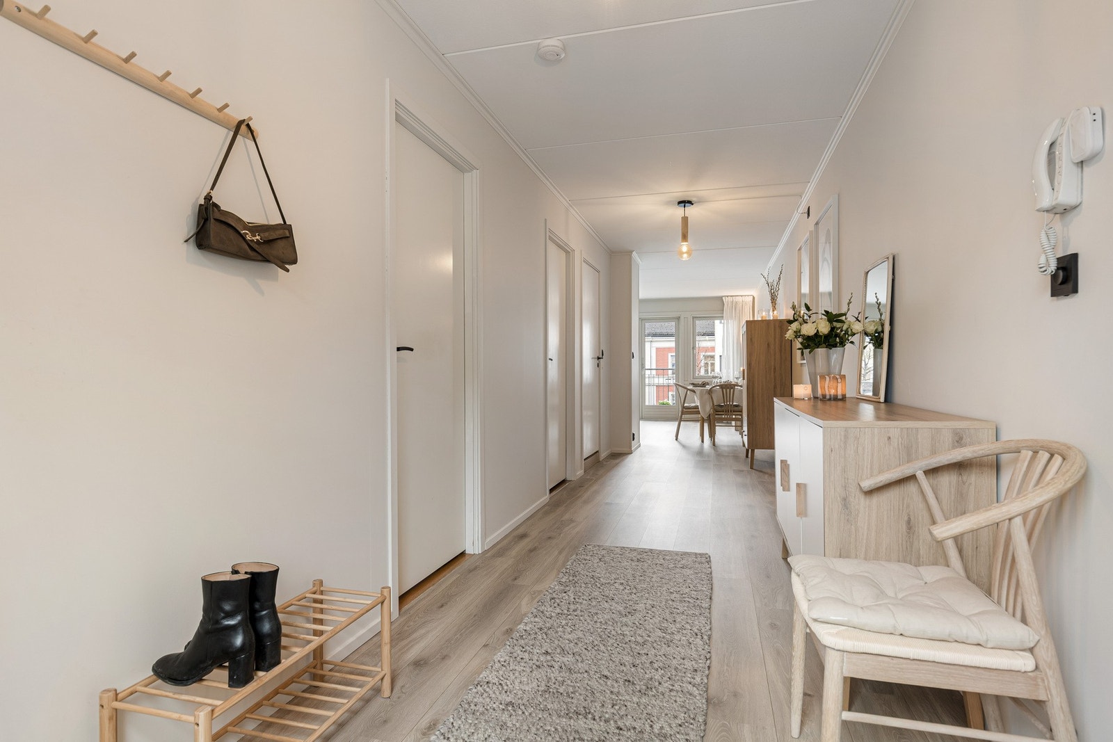 Her er det gode møbleringsmuligheter med plass til blant annet skohylle og kommode. Galleribilde