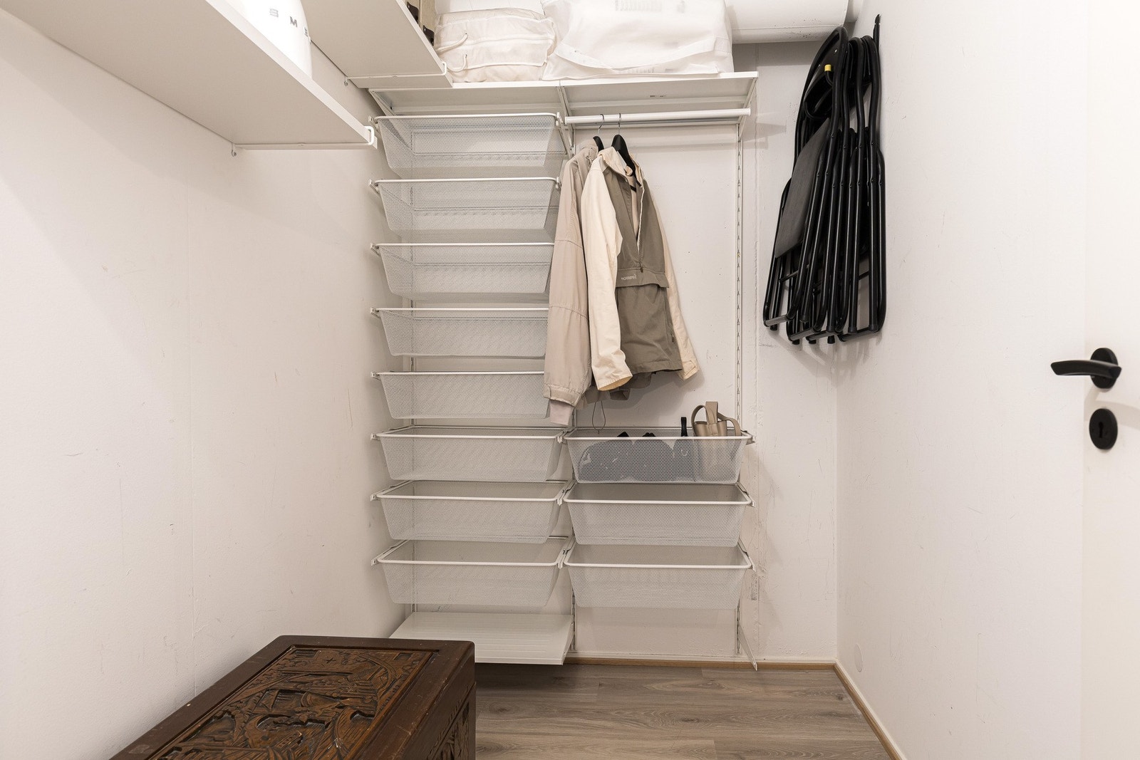 Leiligheten har en romslig innvendig bod, i tillegg så disponerer leiligheten en bod i kjeller. Galleribilde