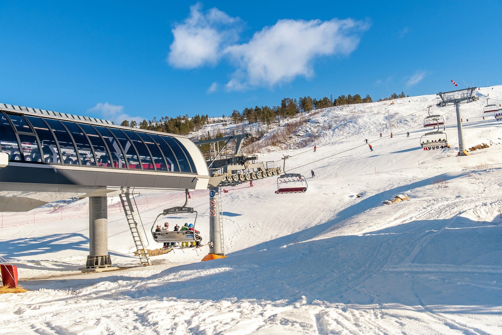 Gautefall Skisenter ligger kun 4 minutter fra hytta med bil. Her finner man moderne heistrekk og flotte alpinbakker. Galleribilde