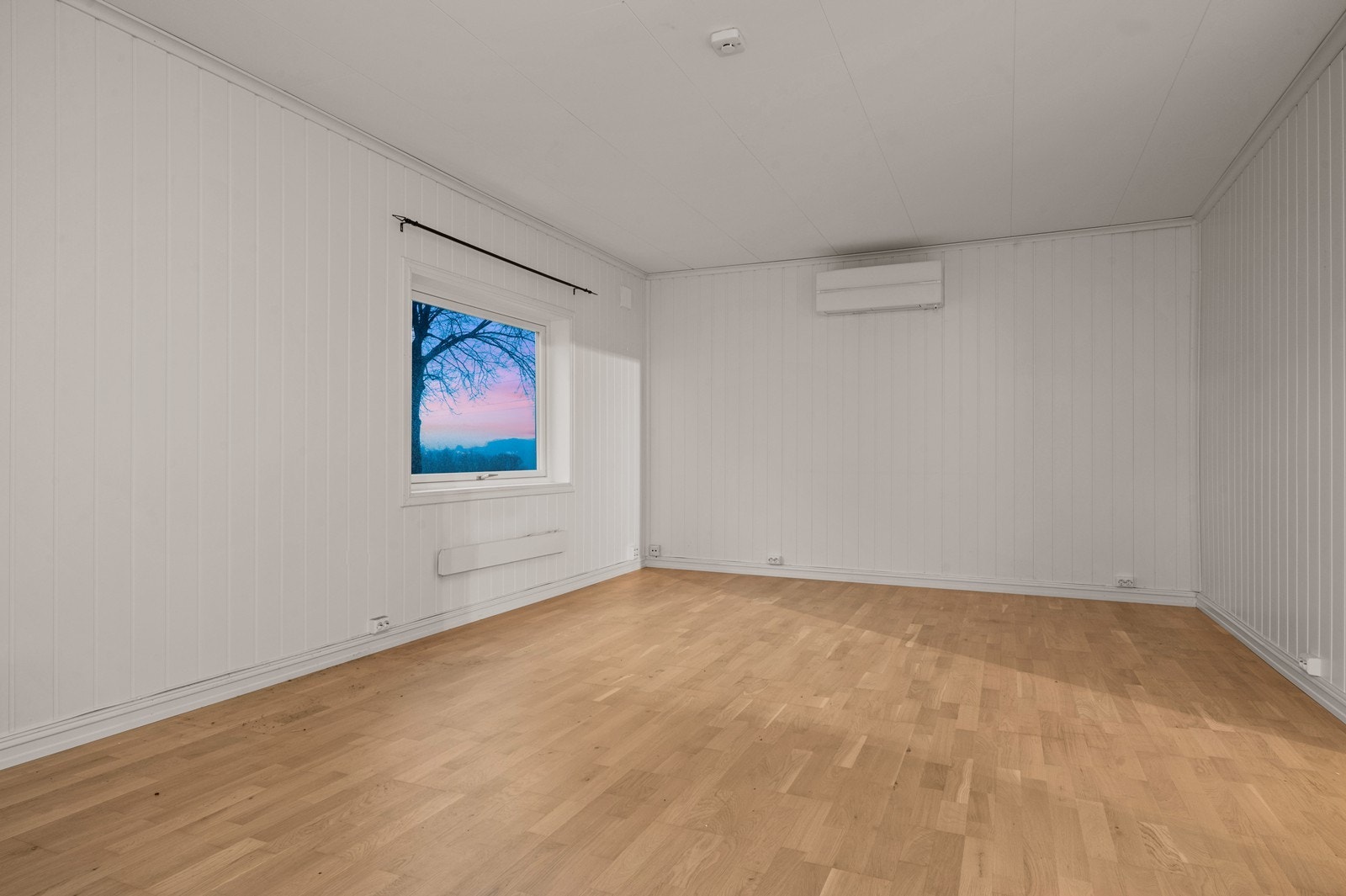 I stuen er det installert varmepumpe. Galleribilde