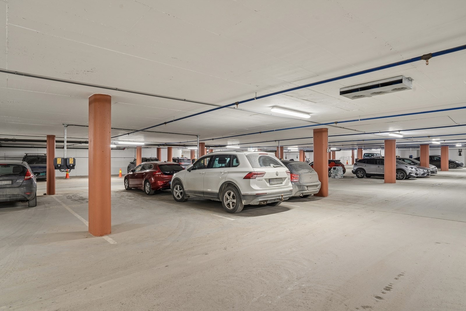 Leiligheten disponerer en fast parkeringsplass i oppvarmet parkeringskjeller. Galleribilde
