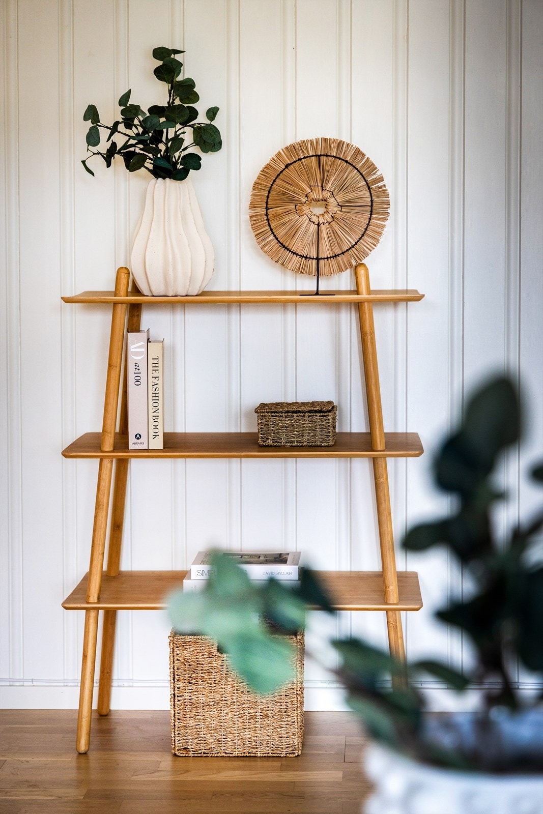 Gjennomgående materialvalg skaper en helhetlig og rolig stil. Galleribilde