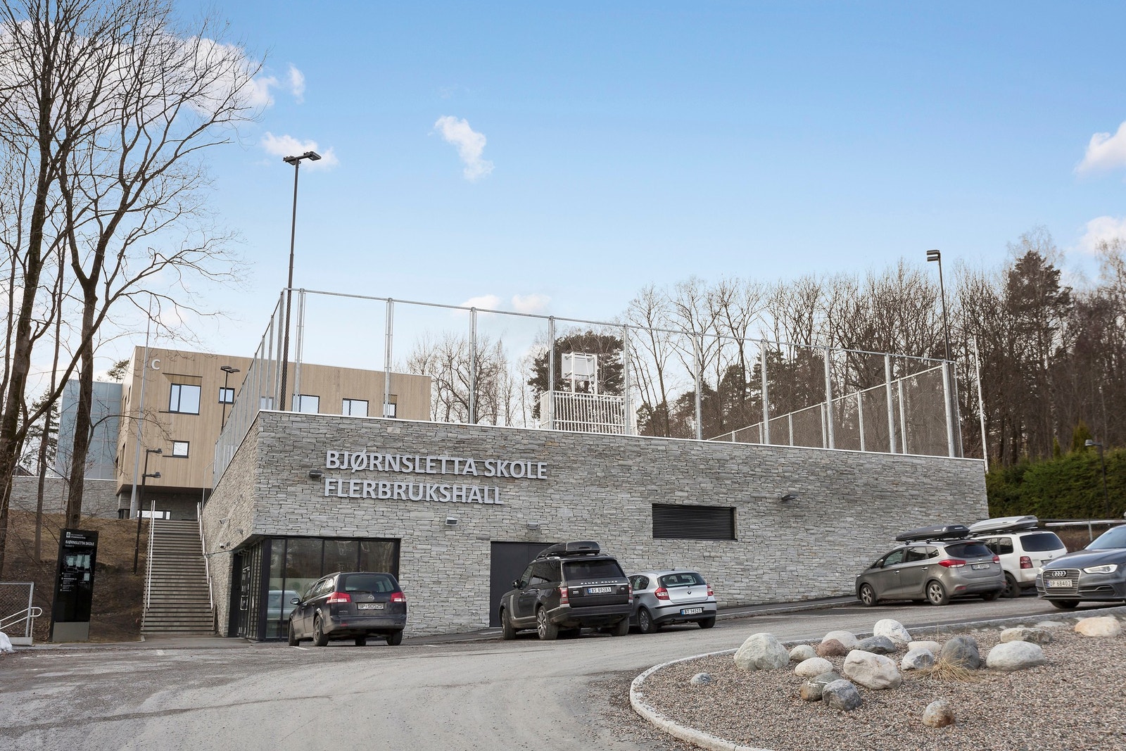 Bjørnsletta skole er både en barne- og ungdomsskole. Galleribilde
