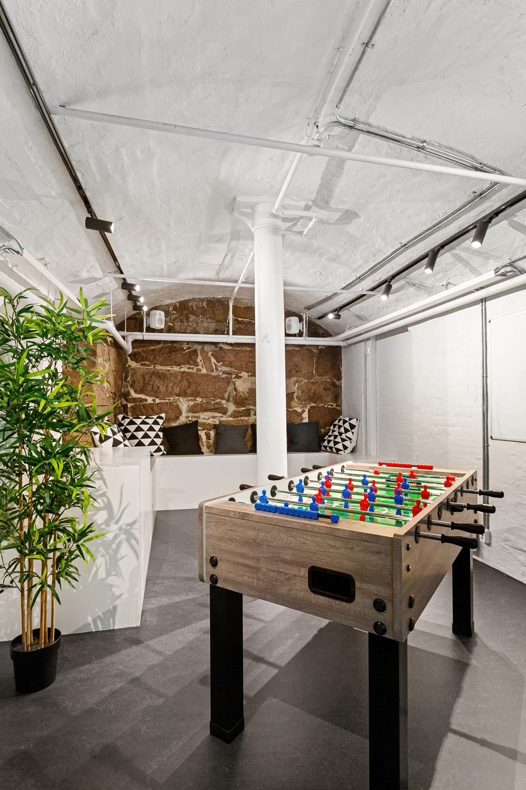 I studio er det blant annet fotballspill. Galleribilde