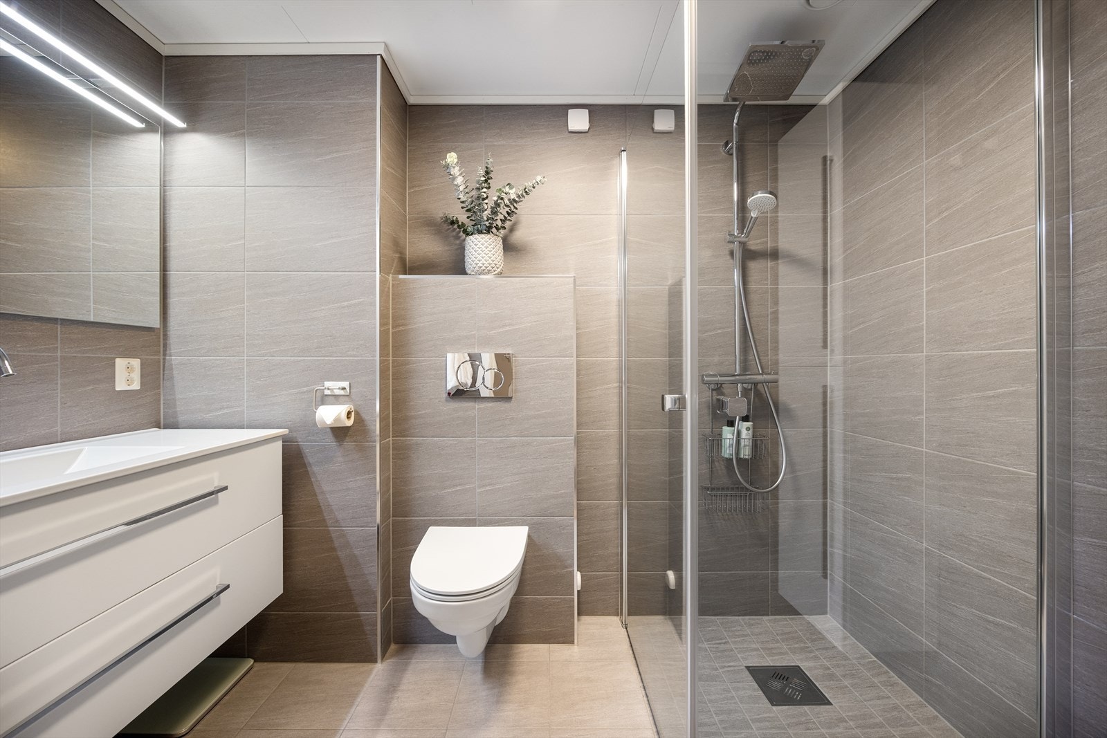 Flott flislagt bad oppgradert i regi av borettslaget i 2020. Galleribilde