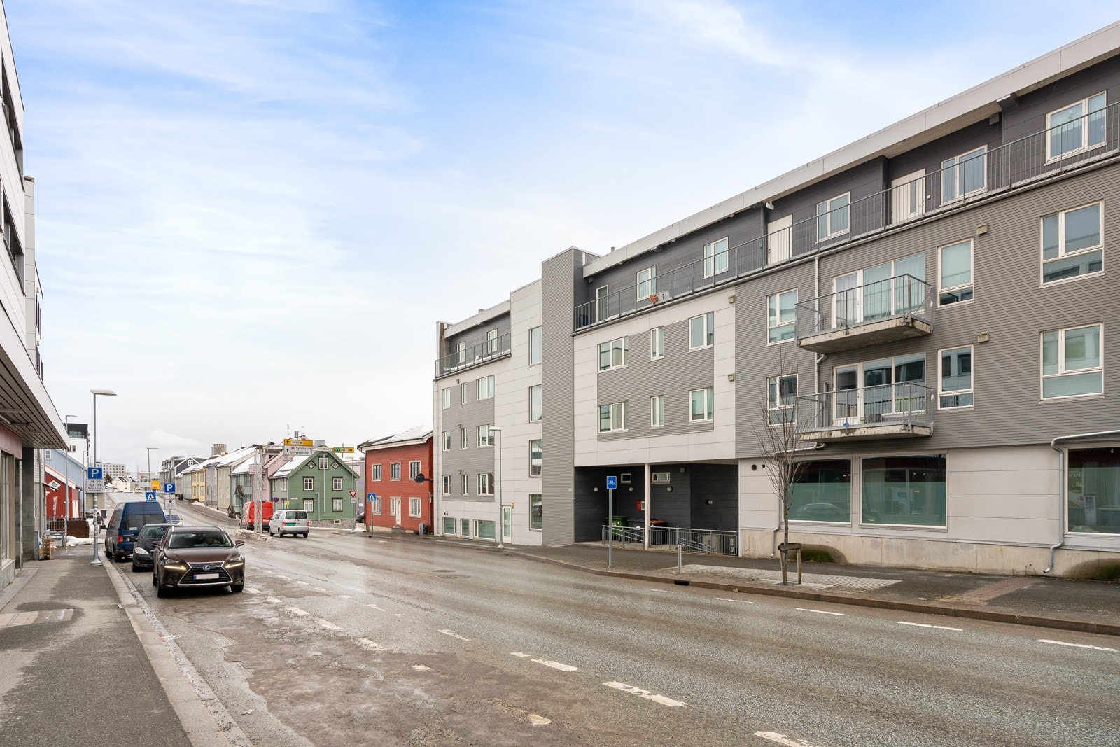 Beliggende kun 5 minutters gange fra sentrum har du nærhet til alt!