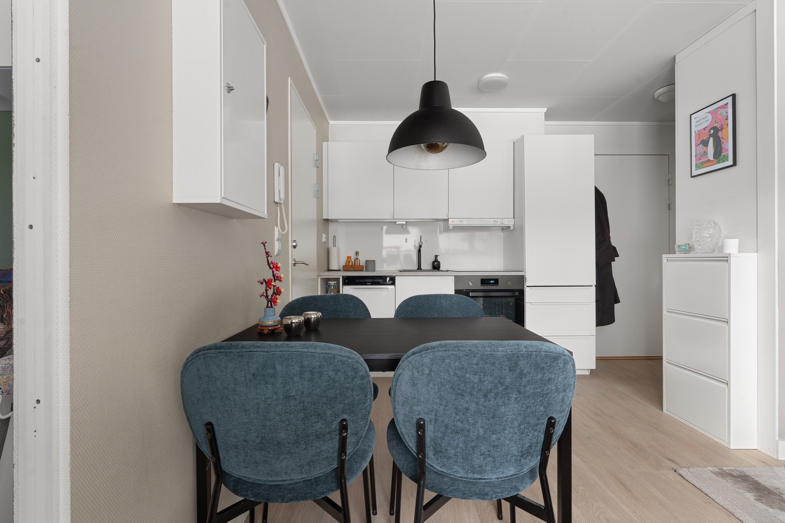 Plass til et koselig spisebord, som en naturlig avdeling mellom stue og kjøkken