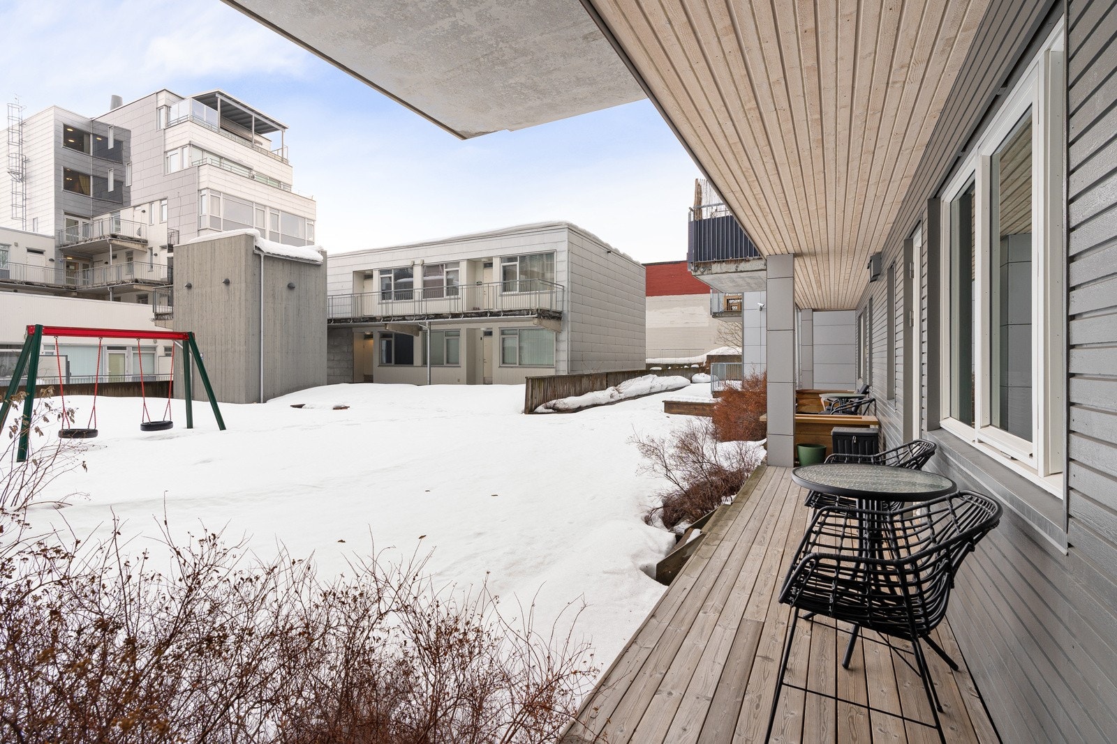 Leiligheten har terrasse og sportsbod og ligger kun 5minutters gange fra sentrum!