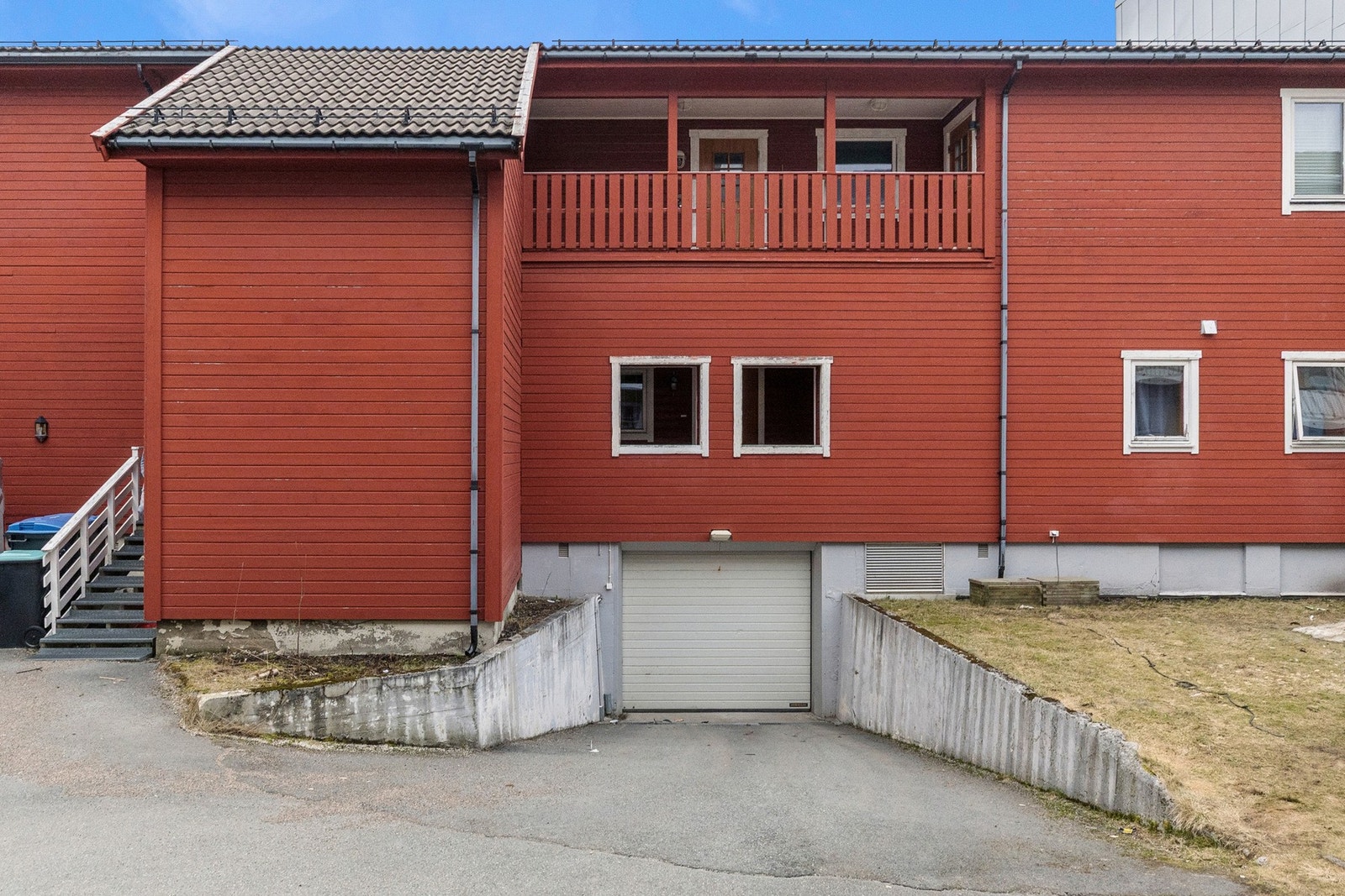 Fast parkeringsplass i garasjekjeller. Galleribilde