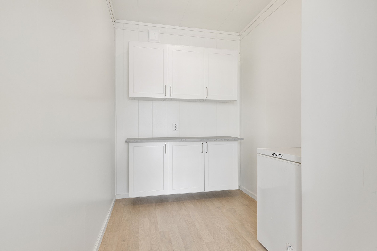 Utvendig bod i bakkant av carport Galleribilde
