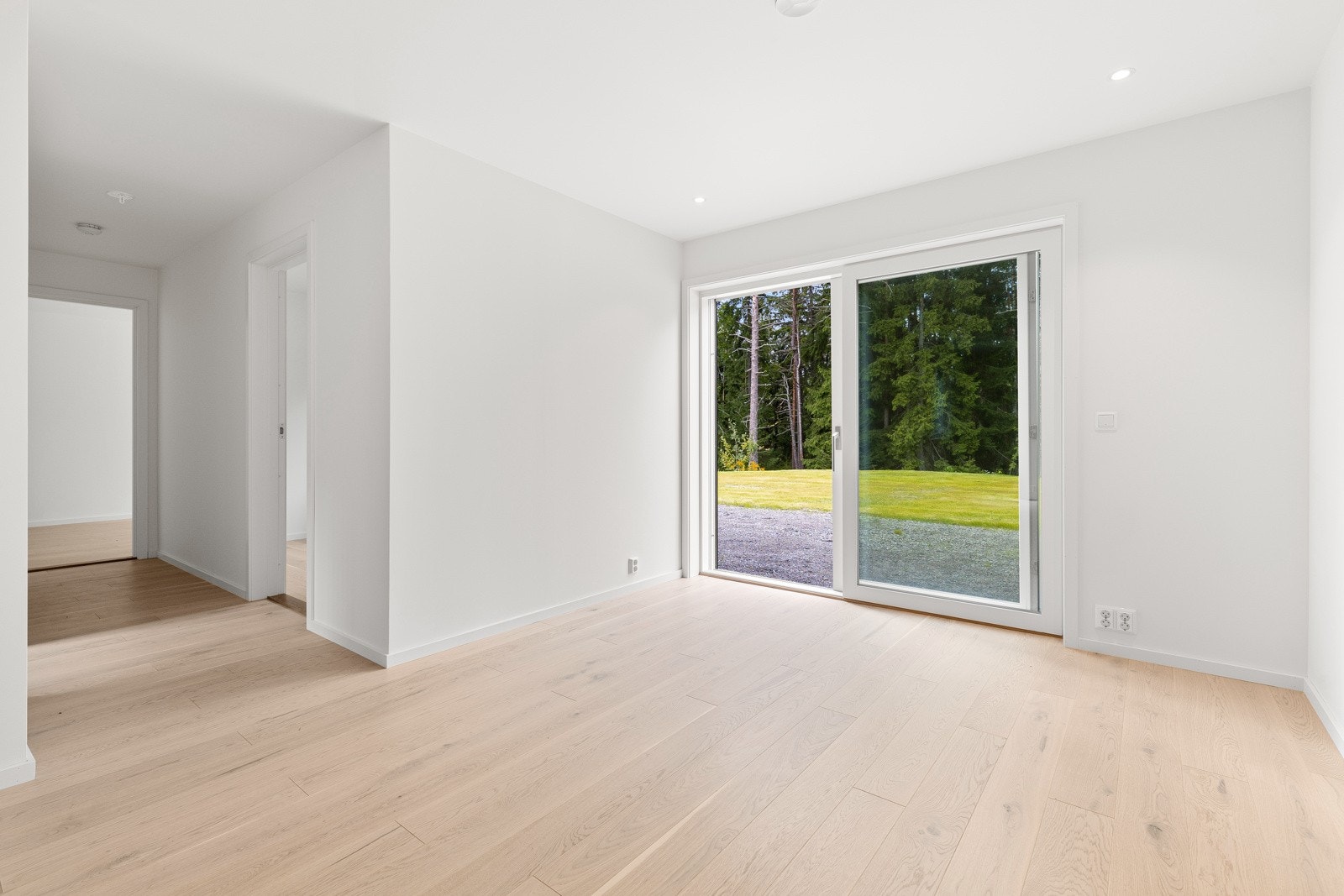 Fra stuen er det adkomst til hagen Galleribilde