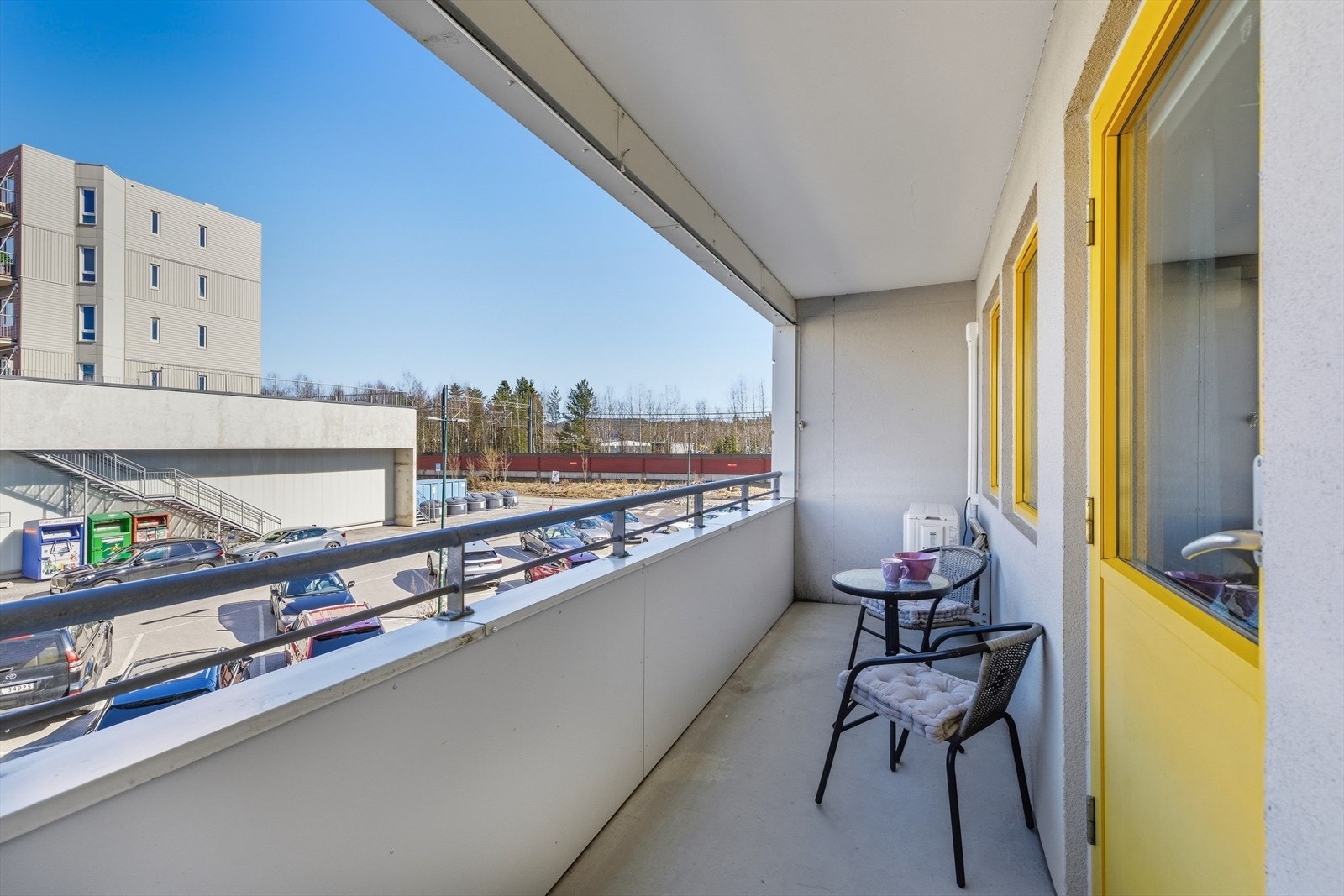Fra stuen er det utgang til en takoverbygget balkong på 8m². Galleribilde