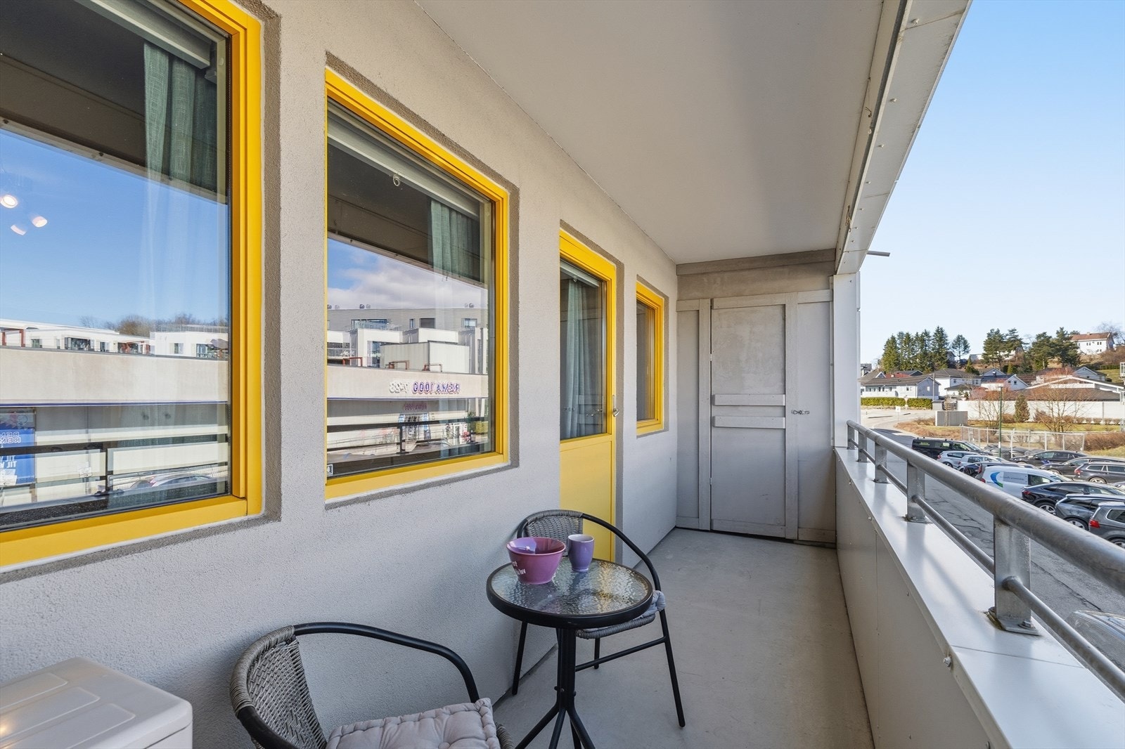 Balkongen har en praktisk bod på 2 m² for ekstra lagringsplass. Galleribilde