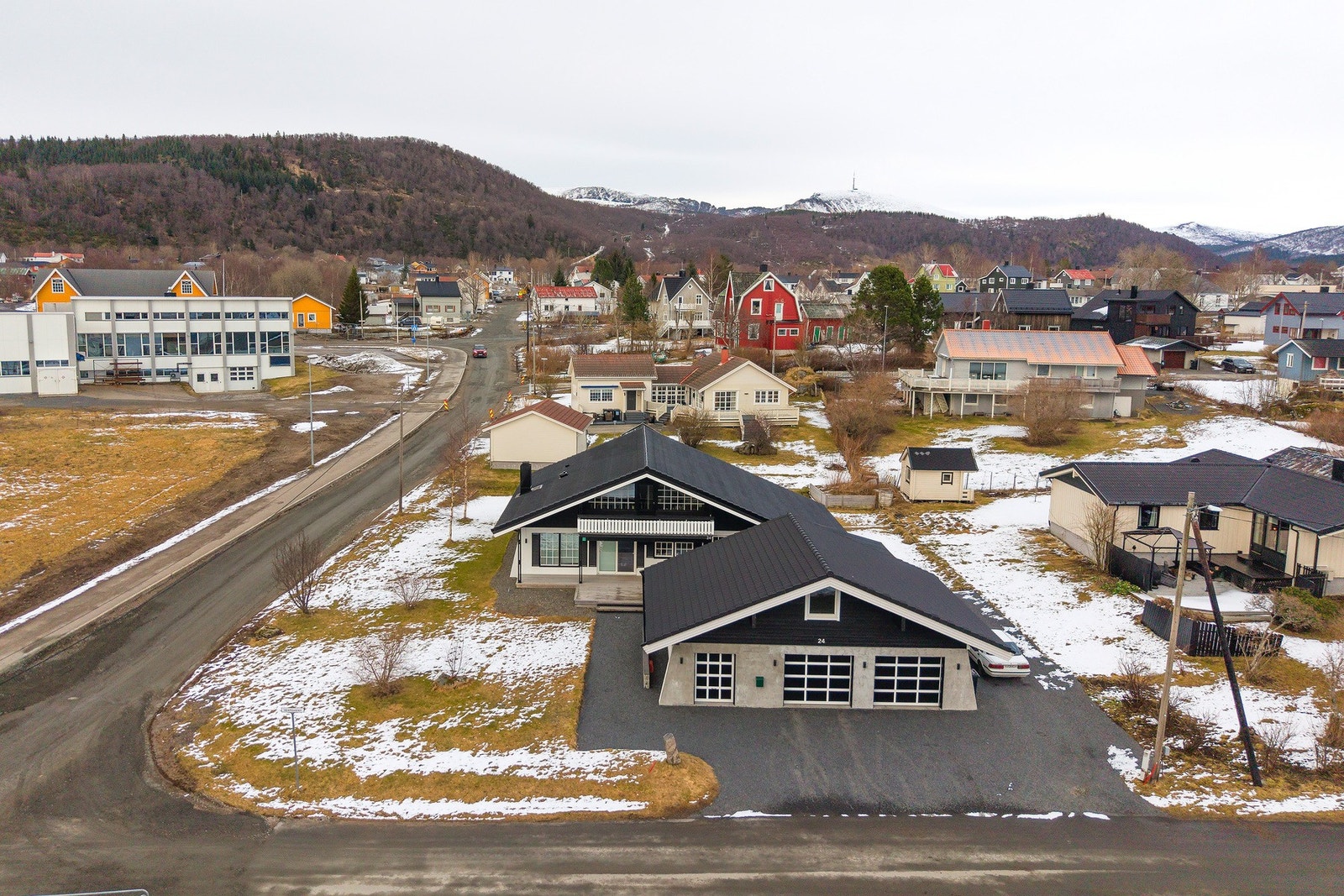 Dobbelgarasje med loft. Galleribilde