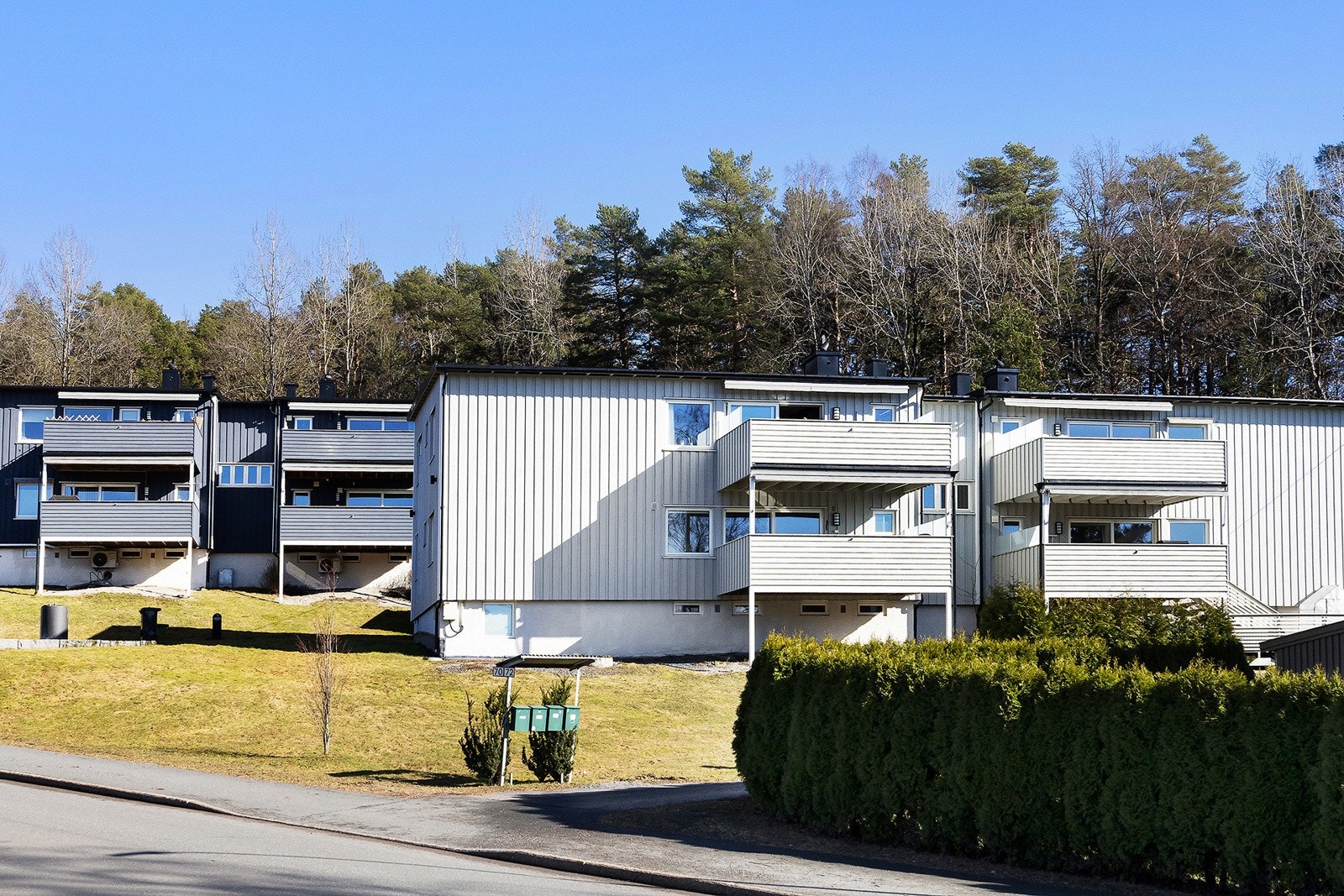Leiligheten ligger fint til i 4mannsboligens 2- etasje. Galleribilde