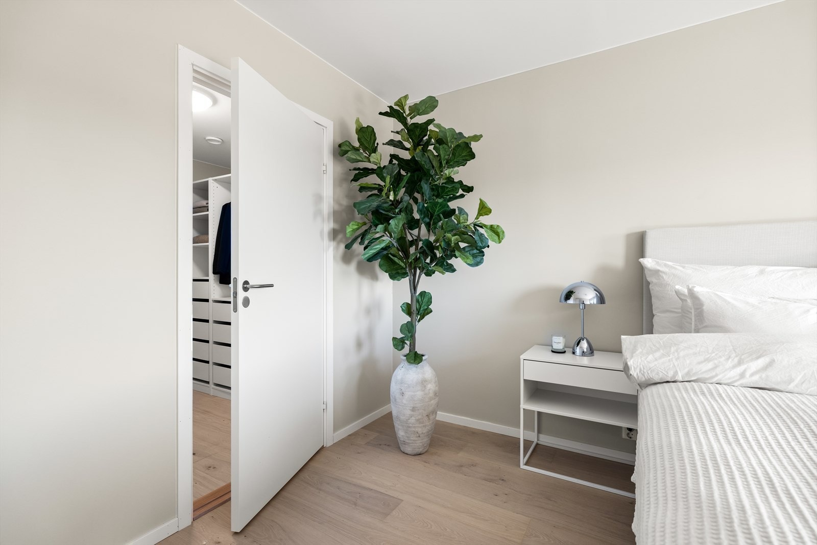 Soverommet har også eget walk-in/teknisk rom. Galleribilde