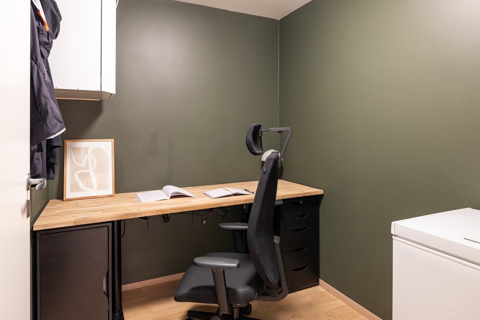 Nåværende eier bruker den innvendige boden til kontor - også perfekt til walk-in closet. Galleribilde