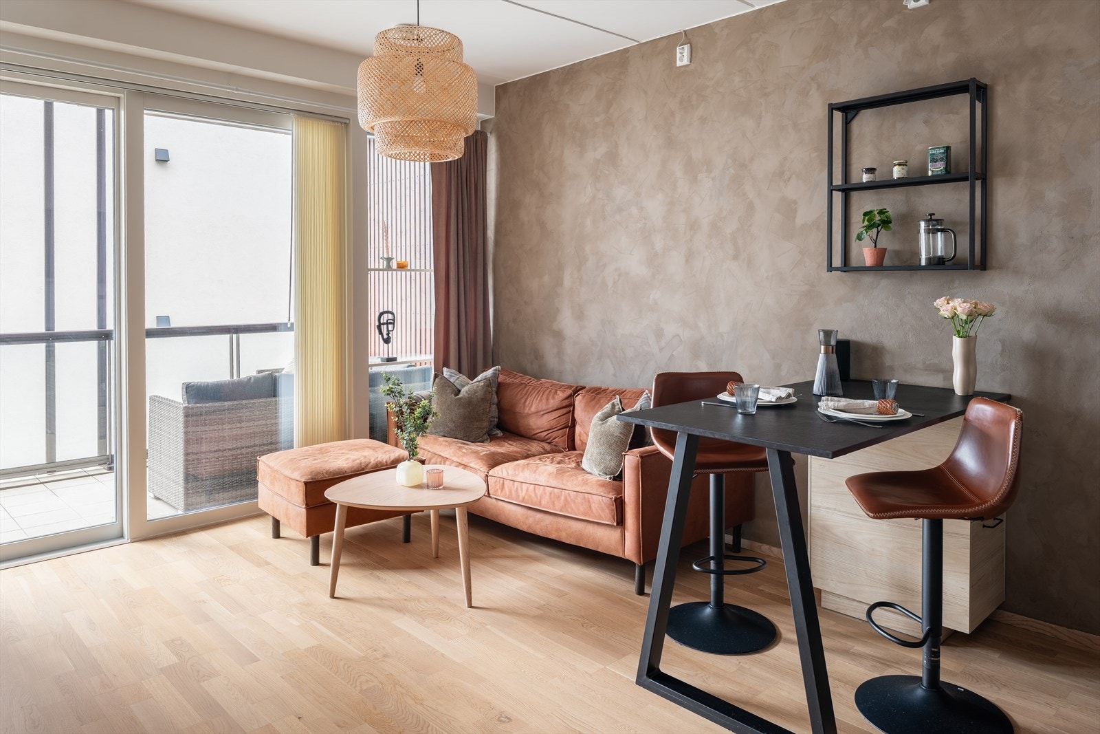 Velkommen til ladebekken 10! En delikat og stilren 2-roms leilighet med attraktiv beliggenhet på Øvre Nyhavna. Foto: Eivind Mølnå Galleribilde