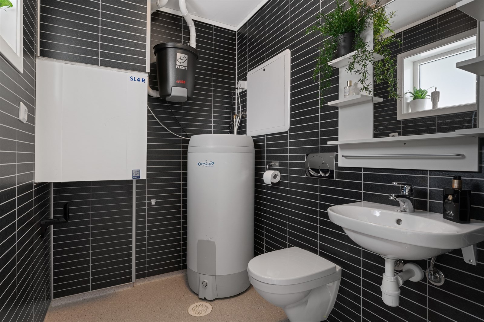 - Teknisk rom/toalett på 3,2m² - Galleribilde
