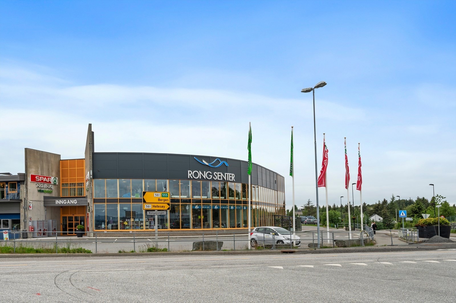 - Rong senter tilbyr et godt utvalg av servicetilbud - Galleribilde