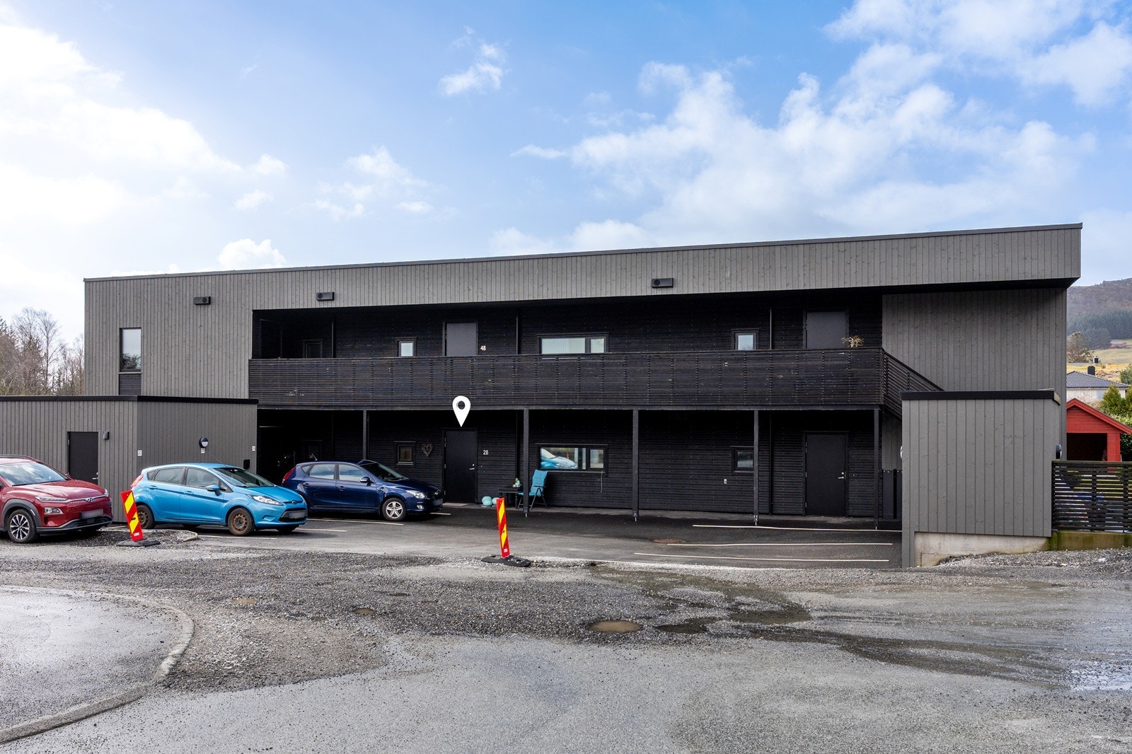 Utebod og parkeringsplass like ved inngangsdøren medfølger Galleribilde