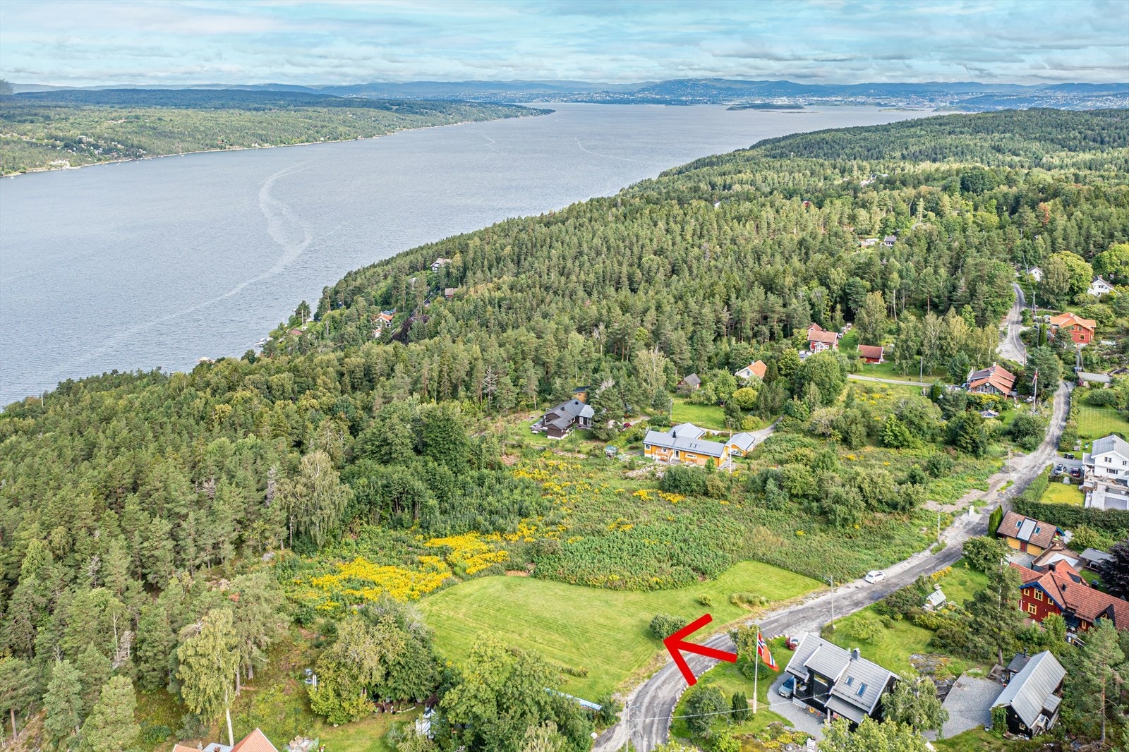 Vestvendt med masse sol og noe fjordgløtt Galleribilde