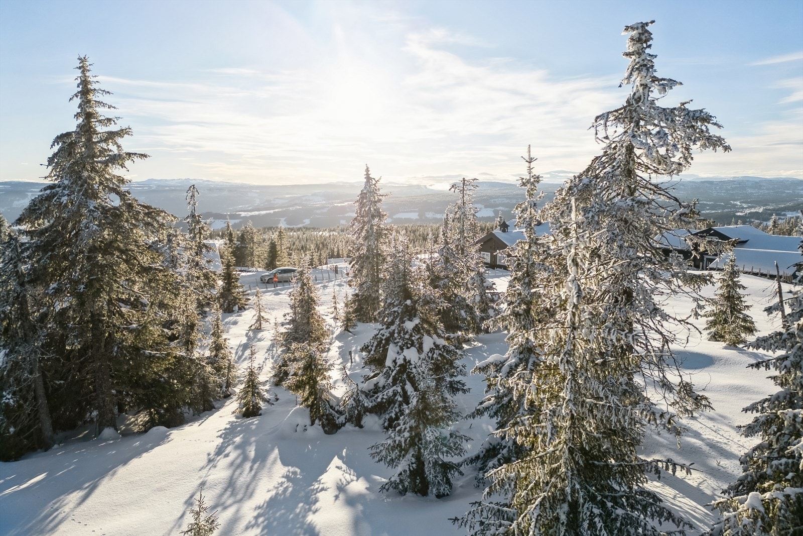 Den romslige tomten har en nydelig utsikt i retning både Hafjell og Skei. Galleribilde
