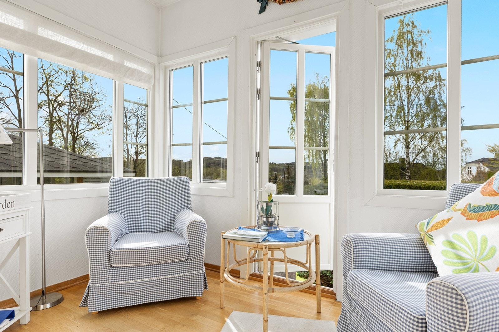 Trivelig vinterhage med egen utgang. Galleribilde