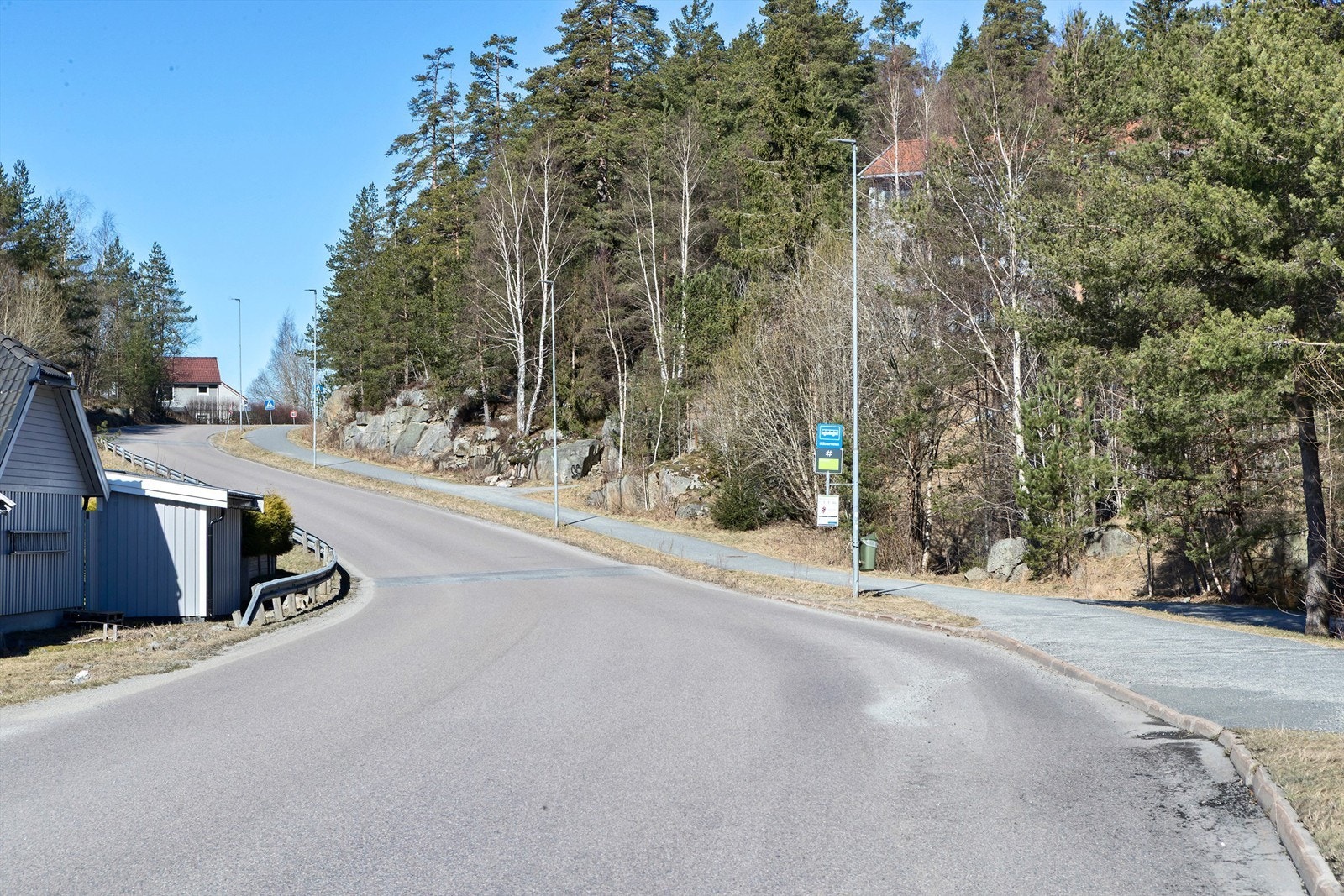 Området har et godt kollektivtilbud med ca. 400 meter til nærmeste bussholdeplass Galleribilde
