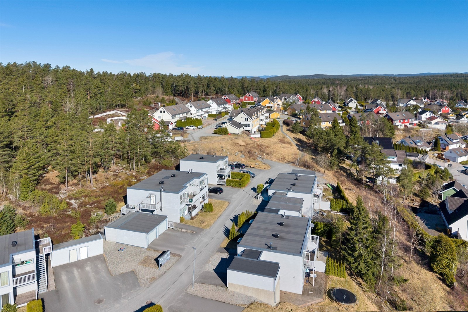 Boligen ligger i et veletablert og meget populært boligområde på toppen av Bøleråsen Galleribilde