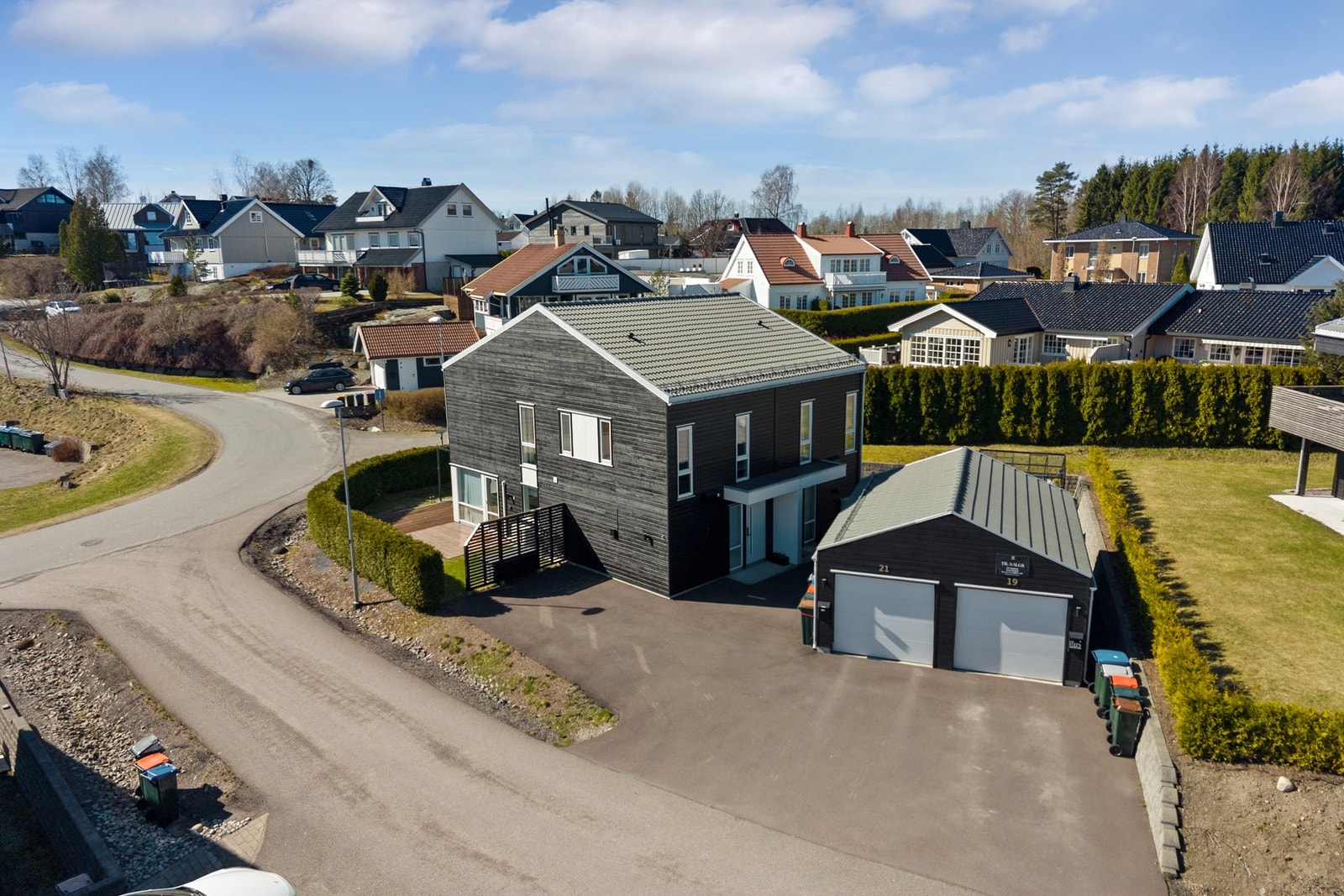 Flott beliggende i etablert og barnevennlig område. Galleribilde