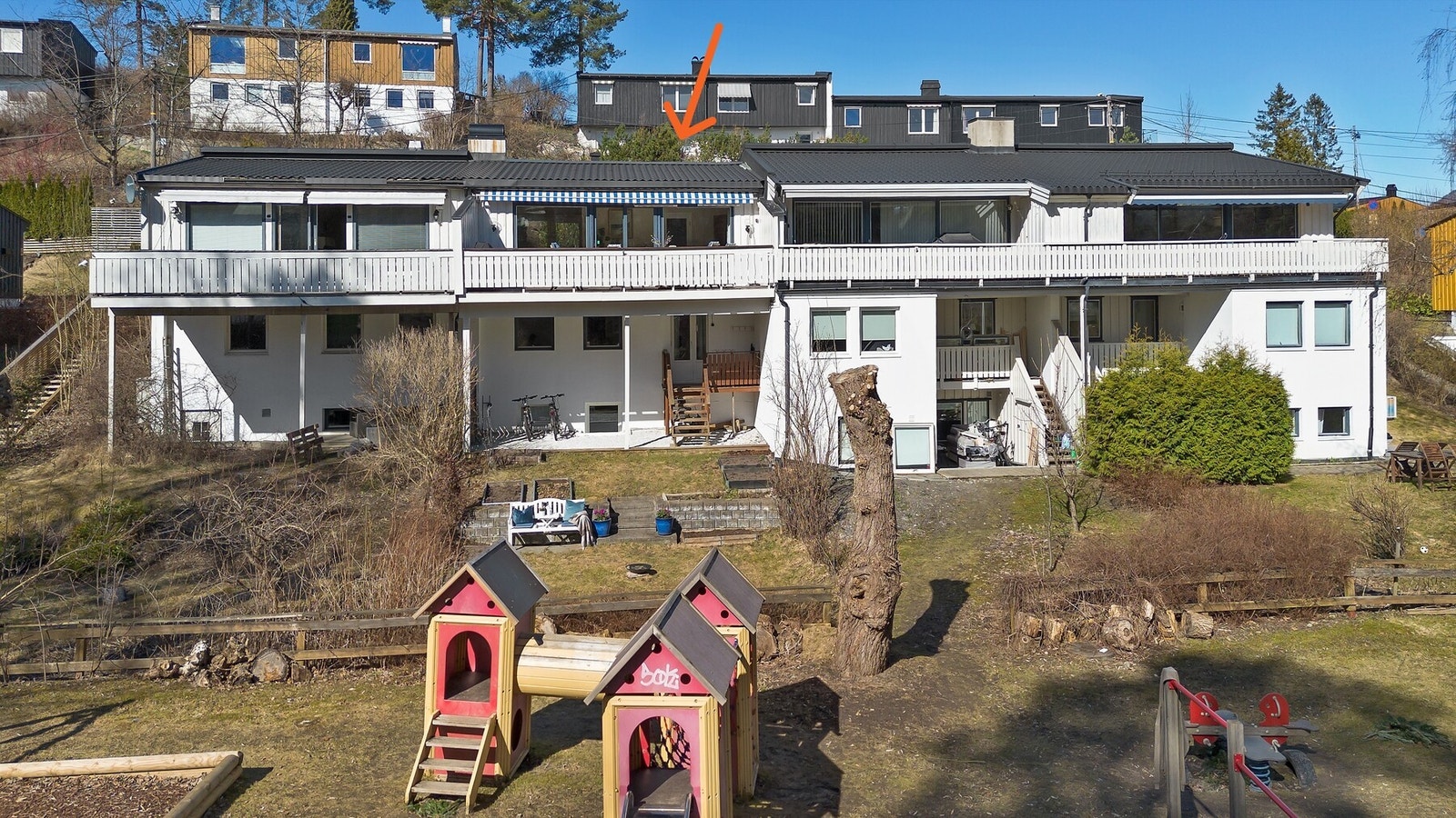 Usjenert og barnevennlig beliggenhet i sjønære omgivelser på Nesøya Galleribilde