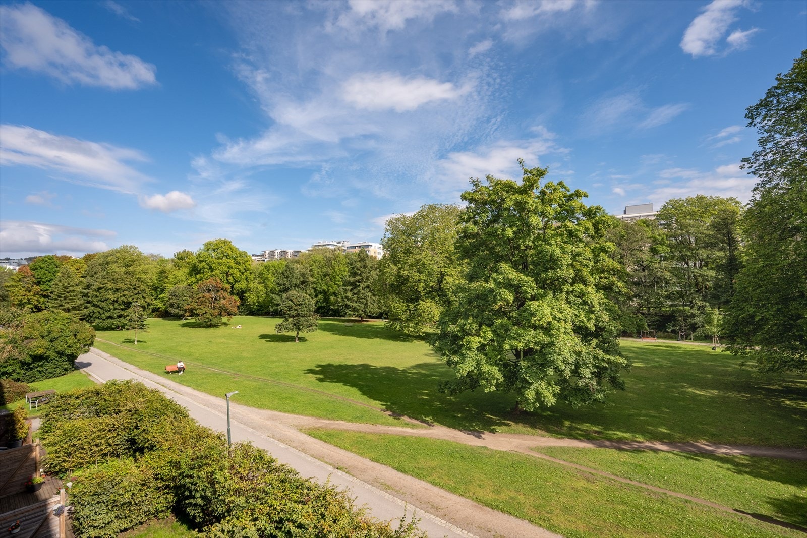 Nærområdet byr på flere store parker, som blant annet Bjølsenparken og Voldsløkka begge perfekt for rekreasjon. Galleribilde