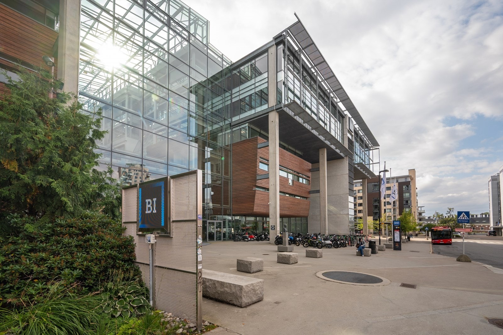 Handelshøyskolen BI og et pulserende byliv i Nydalen er lett tilgjengelig. Galleribilde