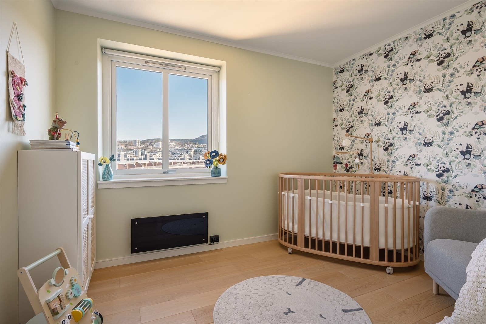 Det andre soverommet er av god størrelse, ideelt som barnerom, gjesterom eller kontor. Galleribilde