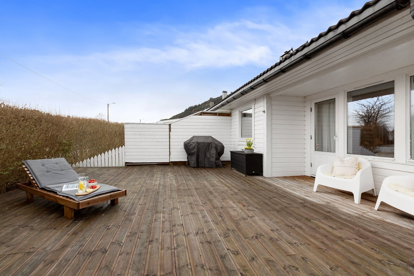 Romslig terrasse. Galleribilde