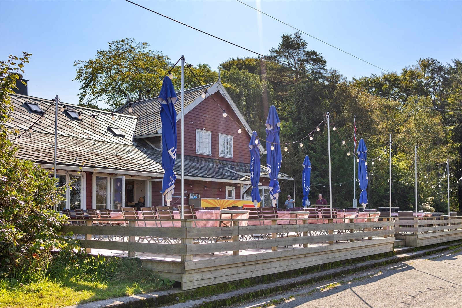 Vangen terrasse, en kjekk plass å samles om sommeren. Galleribilde