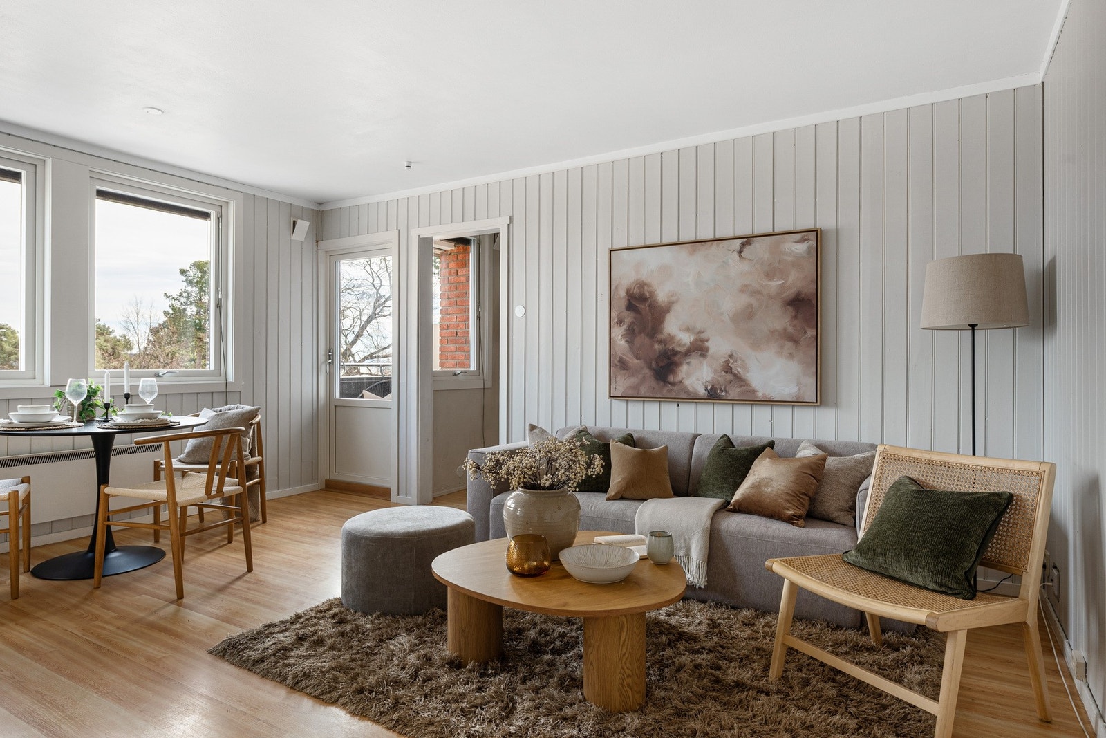 Lys og sjarmerende 2-roms roms toppleilighet med balkong og perfekt beliggenhet midt i Gjøvik sentrum. Foto: Torben Wirkestad Galleribilde